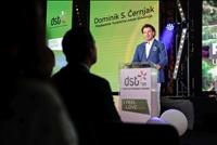 ZA DOMINIKA S. ČERNJAKA JE SLOVENIJA DEŽELA 5* NARAVE IN 5* LJUDI ZA DOMINIKA S. ČERNJAKA JE SLOVENIJA DEŽELA 5* NARAVE IN 5* LJUDI